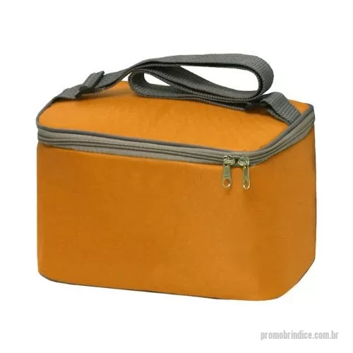 Bolsa térmica personalizada - Bolsa térmica personalizada possui alça transversal regulável (não removível). Todos nossos produtos são de fabricação própria podendo ser alterado, medidas, materiais, cores e detalhes do produto. Tambem personalizamos o item como preferir, trabalhamos com diversos metódos de gravação, proporcionando uma linda apresentação do produto. Faça já seu orçamento e receba um atendimento personalizado