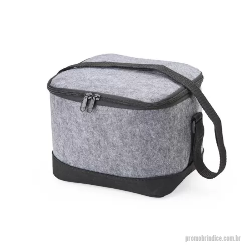 Bolsa térmica personalizada - Descrição: Bolsa térmica em tecido feltro com capacidade para 6 litros, possui revestimento térmico e acompanha alça transversal.