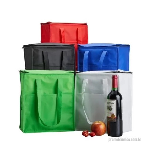 Bolsa térmica personalizada - Descrição: Bolsa térmica em TNT 9 litros com bolso frontal  Altura :  29,3 cm  Largura :  26 cm  Profundidade :  13 cm