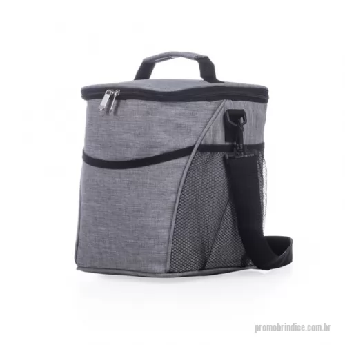 Bolsa térmica personalizada - Bolsa térmica personalizada possui alça transversal regulável (não removível). Todos nossos produtos são de fabricação própria podendo ser alterado, medidas, materiais, cores e detalhes do produto. Tambem personalizamos o item como preferir, trabalhamos com diversos metódos de gravação, proporcionando uma linda apresentação do produto. Faça já seu orçamento e receba um atendimento personalizado