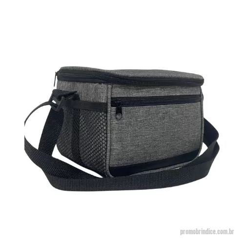 Bolsa térmica personalizada - Bolsa térmica personalizada possui alça transversal regulável (não removível). Todos nossos produtos são de fabricação própria podendo ser alterado, medidas, materiais, cores e detalhes do produto. Tambem personalizamos o item como preferir, trabalhamos com diversos metódos de gravação, proporcionando uma linda apresentação do produto. Faça já seu orçamento e receba um atendimento personalizado