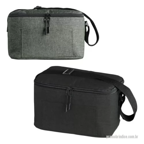 Bolsa térmica personalizada - Bolsa térmica de 6 litros, confeccionada em poliéster resistente, garantindo durabilidade e praticidade para manter alimentos e bebidas na temperatura ideal. Conta com bolso frontal com zíper, proporcionando espaço extra para pequenos itens, e alça transversal regulável em nylon, oferecendo conforto e facilidade no transporte.  Um brinde funcional e versátil da Youdu Brindes, perfeito para eventos, atividades ao ar livre e uso diário.