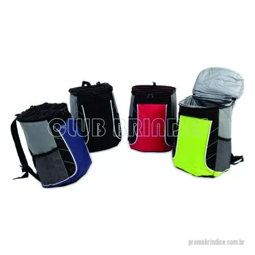 Bolsa térmica personalizada - Bolsa térmica de poliéster com dois compartimentos, capacidade de 18 litros. A bolsa possui revestimento térmico em PEVA atóxico, bolsos laterais telados, alça de mão e alça para as costas com revestimento espumado. Gravação em 1 cor já inclusa.  Altura :  36 cm Largura :  27 cm Profundidade :  19 cm Peso aproximado (g):  353.