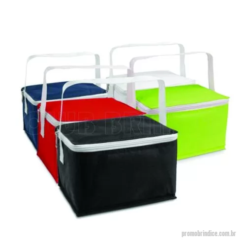 Bolsa térmica personalizada - Bolsa térmica. 600D. Capacidade até 3 litros.  Disponível em várias cores. Gravação da logomarca em 1 cor já incluso.  Tamanho Aprox: 20 x 14 x 12,5 cm.