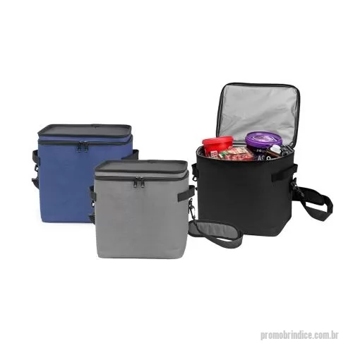 Bolsa térmica personalizada - Carregue alimentos e bebidas muito bem conservadas e em uma temperatura agradável com a nossa bolsa térmica de 15 litros. Feita em poliéster resistente à água e com revestimento interno em PEVA atóxico, mantém tudo devidamente sob controle por dentro