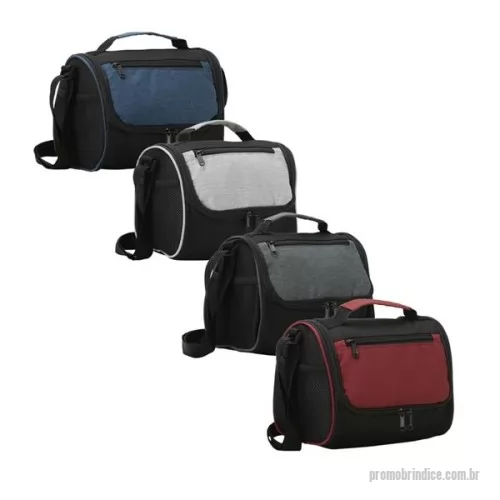 Bolsa térmica personalizada - Bolsa térmica de poliéster com dois compartimentos, capacidade de 7 litros. A bolsa possui revestimento térmico em PEVA atóxico, alça de mão, bolsos laterais telados e alça transversal. Gravação da logomarca em 1 cor já inclusa.