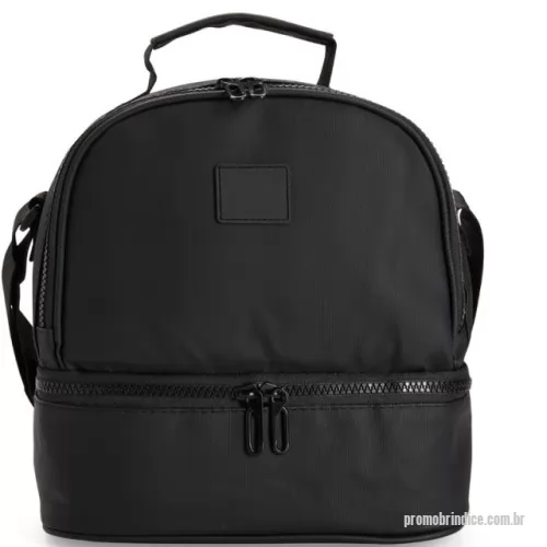Bolsa térmica personalizada - Bolsa térmica Personalizada 19009 com sua logomarca. 20 anos ajudando a cotar Brindes Promocionais com várias empresas num único clique.  Bolsa térmica confeccionada em poliéster mesclado com PVC impermeável, fechamento em zíper e capacidade de até 7 litros na soma de seus dois compartimentos térmicos individuais revestidos em PEVA atóxico. Conta com placa emborrachada para personalização, uma alça de mão e alça transversal Bolsa térmica confeccionada em poliéster mesclado com PVC impermeável, fechamento em zíper e capacidade de até 7 litros na soma de seus dois compartimentos térmicos individuais revestidos em PEVA atóxico. Conta com placa emborrachada para personalização, uma alça de mão e alça transversalBolsa térmica Personalizada, 179161, Bets Brindes. Clique e Cote no Portal PromoBríndice!