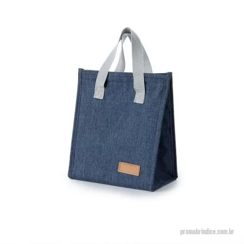 Bolsa térmica personalizada - Bolsa térmica confeccionada em Oxford com capacidade de 6 litros com fechamento em velcro. Contém alças de mãos e plaquinha personalizável fixa.