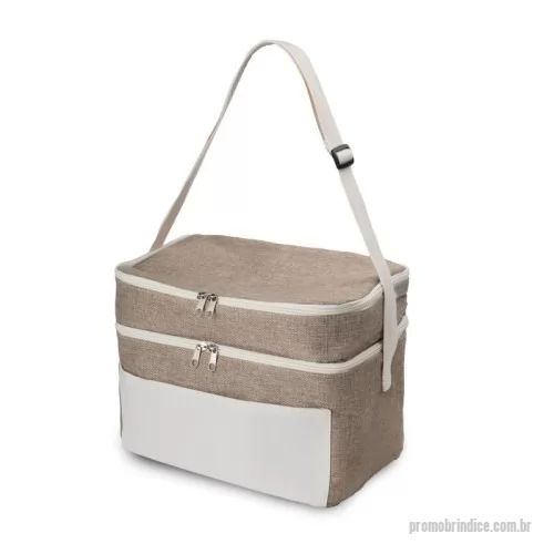 Bolsa térmica personalizada - Bolsa térmica em Juta sintética e bolso em algodão. Interior costurado revestido em PEVA (Polietileno vinil acetato, alternativa ecológica ao PVC), alça de ombro ajustável e capacidade de até 14L. Possui dois compartimentos térmicos com sistema de fechamento por meio de zíper.
