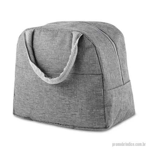 Bolsa térmica personalizada - Bolsa térmica Personalizada BT202 com sua logomarca. 20 anos ajudando a cotar Brindes Promocionais com várias empresas num único clique. Bolsa térmica costurada, confeccionada em poliéster 300D na parte externa e manta térmica no interior. Modelo sem solda, com bolso frontal e capacidade para 5 litros.Peso do Produto: 0,089kg Dimensão do Produto: 20x24x11cm Embalagem: PlásticaBolsa térmica costurada, confeccionada em poliéster 300D na parte externa e manta térmica no interior. Modelo sem solda, com bolso frontal e capacidade para 5 litros.Peso do Produto: 0,089kg Dimensão do Produto: 20x24x11cm Embalagem: PlásticaBolsa térmica Personalizada, 179857, Smart Gifts. Clique e Cote no Portal PromoBríndice!