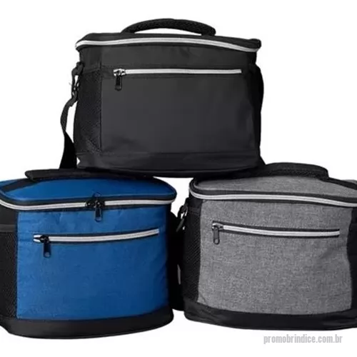 Bolsa térmica personalizada - Bolsa térmica em nylon, abertura principal com zíper duplo, bolso frontal com zíper, bolsos laterais telado, com alça de de mão e ombro regulável em nylon, capacidade até 10 litros, e área interna revestida com manta térmica PEVA, tamanho aproximado 