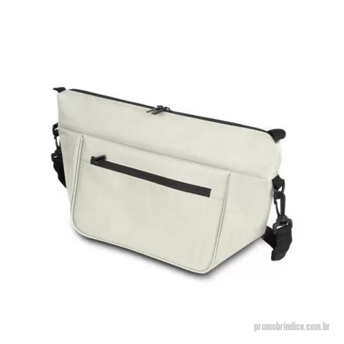 Bolsa térmica personalizada - Bolsa térmica (cooler) com alça para fixação em bicicleta, confeccionada em poliéster 600D com revestimento interno soldado. Verificar cores disponíveis. Acesse royalgift.com.br