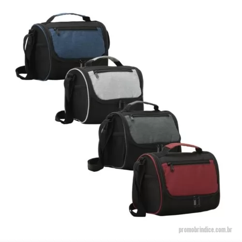 Bolsa térmica personalizada - Bolsa térmica de poliéster com dois compartimentos, capacidade de 7 litros. A bolsa possui revestimento térmico em PEVA atóxico, alça de mão, bolsos laterais telados e alça transversal.