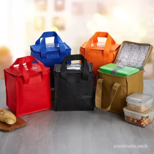 Bolsa térmica personalizada - olsa térmica de TNT com capacidade de 7 litros com bolso frontal.