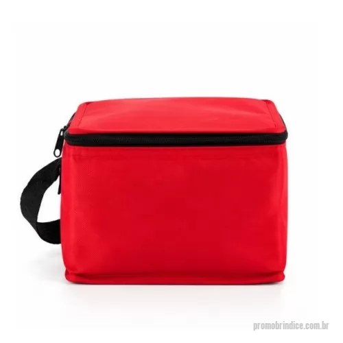Bolsa térmica personalizada - Bolsa térmica promocional personalizada, ideal para brindes corporativos, eventos, campanhas promocionais, ações de marketing e kits empresariais.  Confeccionada em TNT impermeável, possui capacidade aproximada de 4 litros, revestimento térmico interno em folha de alumínio, fechamento em zíper e alça fixa em nylon para facilitar o transporte.  Disponível em diversas cores, permitindo combinar o produto com a identidade visual da sua empresa ou campanha.  Medidas aproximadas: 20 cm de largura × 14,5 cm de altura × 13 cm de profundidade.  Área aproximada para personalização: 10 × 16 cm.  Uma opção prática, versátil e de excelente custo-benefício para ações promocionais em quantidade.  Personalize com a sua marca.