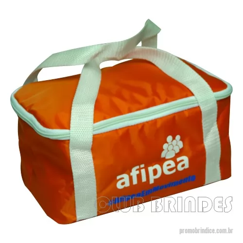 Bolsa térmica personalizada - Bolsa Térmica com capacidade aproximada  para 4,5 litros com alça dupla de mão.Disponível em várias cores. Gravação da Logomarca em até 3 cores já inclusa.    Tamanho:25 cm X 15 cm X 13 cm. Revestimento externo: Nylon 70. Revestimento interno: PVC Laminado. Alça: Dupla de Mão.