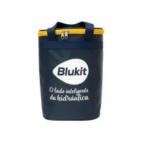Bolsa Térmica com capacidade para 12 litros com alça dupla de mão. Disponível em várias cores. Gravação da Logomarca em até 3 cores já inclusa. Tamanho: 30 cm X 20 cm X 20 cm. Revestimento externo: Nylon 70. Revestimento interno: PVC Laminado. Acabamento: Vivo. Alça: Dupla de Mão. 