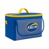 Bolsa Térmica com capacidade para 18 litros com alça de mão e bolso transparente frontal. Disponível em várias cores. Gravação da Logomarca em até 1 cor já inclusa.  Revestimento externo: Nylon 70. Revestimento interno: PVC Laminado. Acabamento: Vivo.