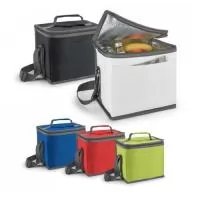 Bolsa térmica. 600D. Com alça ajustável em webbing e bolso frontal. Capacidade até 9 litros. Food grade. 240 x 220 x 170 mm