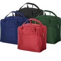 Bolsa térmica de nylon 7 litros com bolso frontal. Acompanha plaquinha metálica.