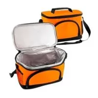 Bolsa térmica personalizada possui alça transversal regulável (não removível). Todos nossos produtos são de fabricação própria podendo ser alterado, medidas, materiais, cores e detalhes do produto. Tambem personalizamos o item como preferir, trabalhamos com diversos metódos de gravação, proporcionando uma linda apresentação do produto. Faça já seu orçamento e receba um atendimento personalizado