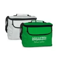 Bolsa térmica personalizada possui alça transversal regulável (não removível). Todos nossos produtos são de fabricação própria podendo ser alterado, medidas, materiais, cores e detalhes do produto. Tambem personalizamos o item como preferir, trabalhamos com diversos metódos de gravação, proporcionando uma linda apresentação do produto. Faça já seu orçamento e receba um atendimento personalizado