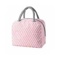 Bolsa térmica personalizada possui alça transversal regulável (não removível). Todos nossos produtos são de fabricação própria podendo ser alterado, medidas, materiais, cores e detalhes do produto. Tambem personalizamos o item como preferir, trabalhamos com diversos metódos de gravação, proporcionando uma linda apresentação do produto. Faça já seu orçamento e receba um atendimento personalizado