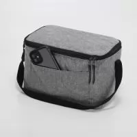 Bolsa Térmica de Nylon 9 Litros com bolso frontal e alça ajustável.