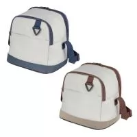 Bolsa térmica, bolso frontal, argola para chave, dois acessos ao compartimento interno, alça para regulagem e parte interna soldada.