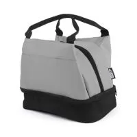Bolsa térmica em tecido PET Reciclado com 2 compartimentos térmicos, bolso frontal e alça de mão.
