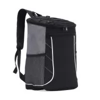 Bolsa térmica de poliéster com dois compartimentos, capacidade de 18 litros. A bolsa possui revestimento térmico em PEVA atóxico, bolsos laterais telados, alça de mão e alça para as costas com revestimento espumado.  Altura :  36 cm  Largura :  27 cm  Profundidade :  19 cm
