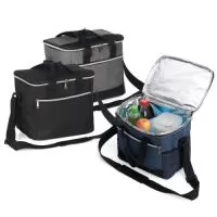 Bolsa térmica personalizada possui alça transversal regulável (não removível). Todos nossos produtos são de fabricação própria podendo ser alterado, medidas, materiais, cores e detalhes do produto. Tambem personalizamos o item como preferir, trabalhamos com diversos metódos de gravação, proporcionando uma linda apresentação do produto. Faça já seu orçamento e receba um atendimento personalizado