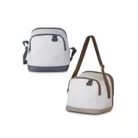 Bolsa térmica, bolso frontal, argola para chave, dois acessos ao compartimento interno, alça para regulagem e parte interna soldada