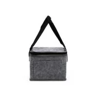 Compacta e de fácil transporte. Feita em feltro, capacidade de 5,3L, com revestimento térmico interno e bolso extra na parte frontal, esta bolsa une praticidade e qualidade na hora de refrigerar cada produto e manter a temperatura dos alimentos ideais para o consumo.