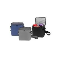 Com capacidade de 15 litros, esta bolsa térmica é confeccionada em poliéster resistente à água e possui revestimento interno em PEVA atóxico e soldado, que evita vazamentos e garante segurança no armazenamento de alimentos. Sua tampa rígida funciona também como bandeja, tornando o uso ainda mais funcional, ideal para refeições em ambientes externos. Conta com alças laterais para transporte manual e alça transversal removível com ajuste e suporte de apoio, proporcionando mais conforto no transporte. 29x23x26 cm