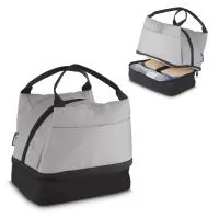 Bolsa térmica em tecido PET Reciclado com 2 compartimentos térmicos costurados, bolso frontal e alça de mão.
