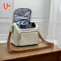 ESPECIFICAÇÕES ALTURA DA BOLSA: 18CM COMPRIMENTO: 24CM LARGURA: 13CM *TECIDO DA BOLSA: NYLON 70 DETALHES: VIVO EM COURO SINTÉTICO FORRO: PLÁSTICO TÉRMICO COR CINZA  ESTRUTURA: ESPUMA