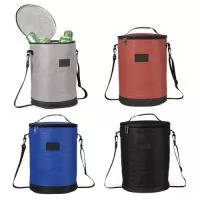 Bolsa térmica em formato cilíndrico com capacidade de até 25 litros. Confeccionada em Oxford.