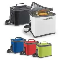 Bolsa térmica em 600D com alça ajustável em webbing e bolso frontal. Capacidade até 9 L. Certificação EU Food Grade. 240 x 220 x 170 mm