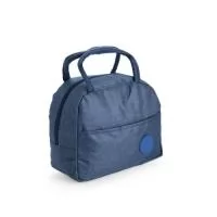 Bolsa térmica o confeccionada em poliéster impermeável e capacidade de até 5 litros. Apresenta revestimento interno em folha de alumínio, o que oferece mais tempo de conservação de temperatura para alimentos e bebidas. Conta também com bolso frontal com plaquinha fixa em plástico e par de alças em nylon para transporte.