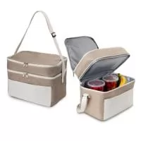 Bolsa térmica em Juta sintética e bolso em algodão. Interior costurado revestido em PEVA (Polietileno vinil acetato, alternativa ecológica ao PVC), alça de ombro ajustável e capacidade de até 14L. Possui dois compartimentos térmicos com sistema de fechamento por meio de zíper. Dimensão do Produto: 24x30x20cm