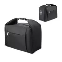 Bolsa térmica em poliéster 600D com revestimento em PVC com interior costurado, com marcador de temperatura interno na lateral, bolso frontal com zíper e alça de mão com fecho. Dimensão do Produto: 18x26,5x12,5cm