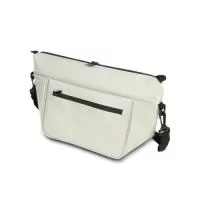 Bolsa térmica (cooler) com alça para fixação em bicicleta, confeccionada em poliéster 600D com revestimento interno soldado. Verificar cores disponíveis. Acesse royalgift.com.br
