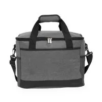Bolsa térmica confeccionada em Oxford 600D impermeável com camada interna acolchoada, fechamento em zíper e capacidade máxima de 25 litros. Possui revestimento térmico em PEVA antivazamento, além de duas alças fixas em nylon com suporte de juntura e três bolsos externos, incluindo dois em malha. Acompanha alça transversal ajustável. Verificar cores disponíveis. Acesse royalgift.com.br