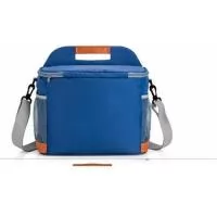 Bolsa térmica personalizada confeccionada em Oxford impermeável, com design moderno e excelente espaço para personalização.  Possui capacidade aproximada de 11 litros, revestimento térmico interno em PEVA, fechamento em zíper, bolso frontal, bolsos laterais em tela, alça de mão e alça transversal ajustável.  Ideal para brindes corporativos, kits empresariais, eventos, viagens e ações promocionais.  Medidas aproximadas: 28 cm de largura × 22 cm de altura × 19 cm de profundidade.  Área aproximada para personalização: 14 × 26 cm.  Disponível em diversas opções de cores.  Personalize com a sua marca.