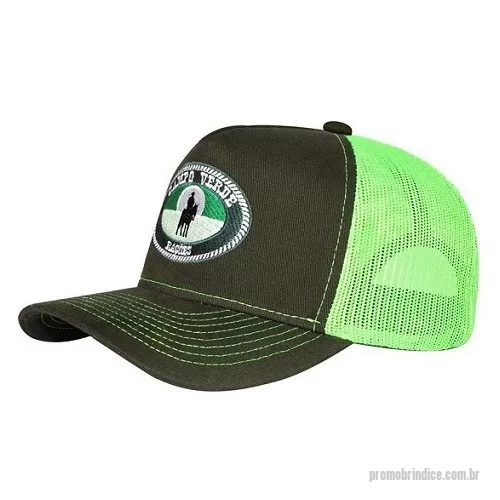 Boné personalizado - Boné em Brim, Tela 100% Poliéster e aba sanduíche. Com aba com costuras e botão superior forrado. Estilo: Trucker Cores: Azul Marinho, Rosa, Bege, Cinza, Areia, Verde Normal, Verde Petróleo, Verde Escuro, Verde Claro, Laranja, Marrom, Azul Claro, Vinho, Tomate, Vermelho, Amarelo, Azul Celeste, Lilás, Preto e Branco Regulador: Plástico Gravação: Silk Emborrachado, Bordado 12.000 pontos, Bordado em Alto Relevo