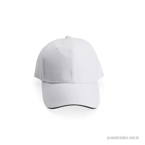 Boné personalizado - Boné confeccionado em poliéster resistente a respingos dágua e com aba curva. Em tamanho único, ele é ajustável por meio de suas faixas de velcro na parte de trás.