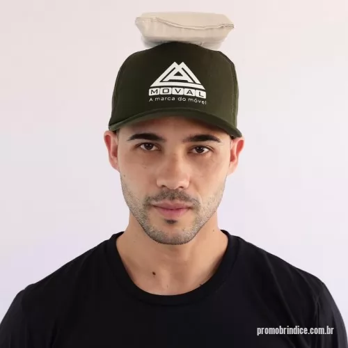 Boné personalizado - Tecido: Brim Leve Cor: Branco e Preto Estampa: Bordado Detalhes: Boné Americano, fecho de plástico ,com proteção de carga.