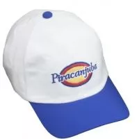 Boné em tecido brim ou microfibra com regulador na nuca de fivela ou velcro e logotipo silcado ou bordado.