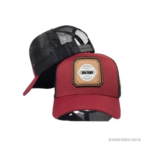 Boné Trucker personalizado - FICHA TÉCNICA - BONÉ TRUCKER PERSONALIZADO Produto: Boné Tucker Modelo: Americano ou Baseball. Frontal: Frente estruturada entretela memória. Materiais Frente: Tecido Brim 100% algodão. Laterais e traseira: Tela mesh em poliéster Aba: Curva com enchimento em plástico (PE)   Acabamento: Carneira e viés em algodão na cor preto Botão superior: Revestido no mesmo tecido preto  Regulador: Plástico  Personalização Frente: Impressão Frontal Silk, Silk Emborrachado, Bordado e Aplique.